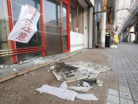 日本在地震后发布紧急“特大地震”警报，并发出多次龙卷风警报